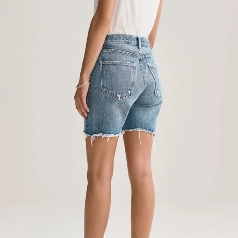 AGOLDE Rumi Mid Length Short - Picture 8 of 13